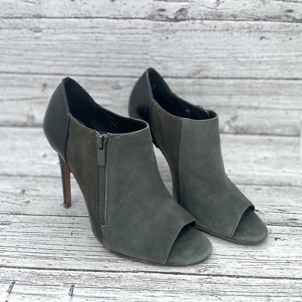 Suede ankle boots with side zipper